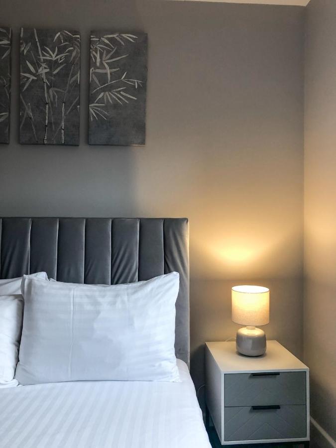Morland Apartments - Ромфорд Екстериор снимка
